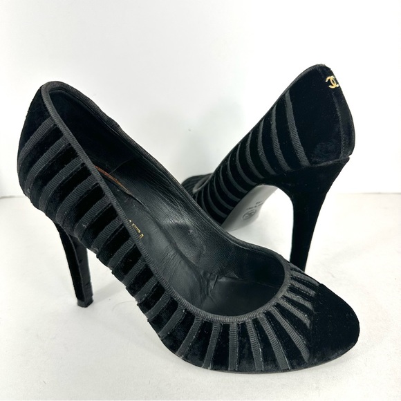 Chanel Velvet and Grosgrain Ribbon Cap Toe Closed Toe Stiletto Pumps size 39 - Picture 3 of 15